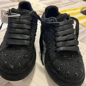 ALEXANDER MCQUEEN ラッフル アシンメトリック ミニ スカト Sneakers with logo Alexander McQueen - Alexander McQueen
